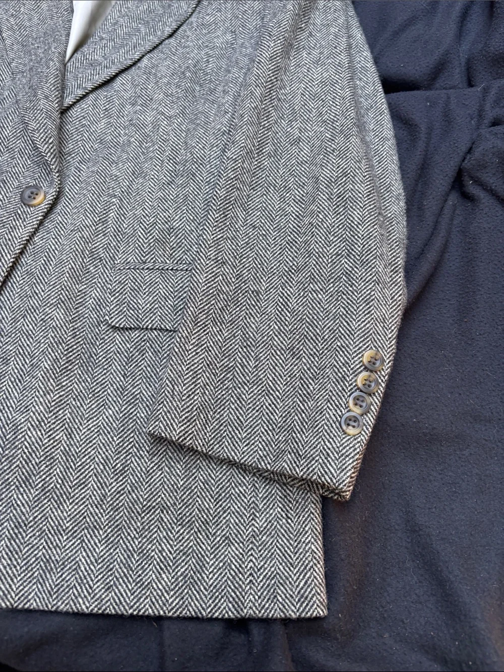 bill blass Gray Herringbone Sport Coat Blazer. Vintage Crew Neck 100% Pure Wool